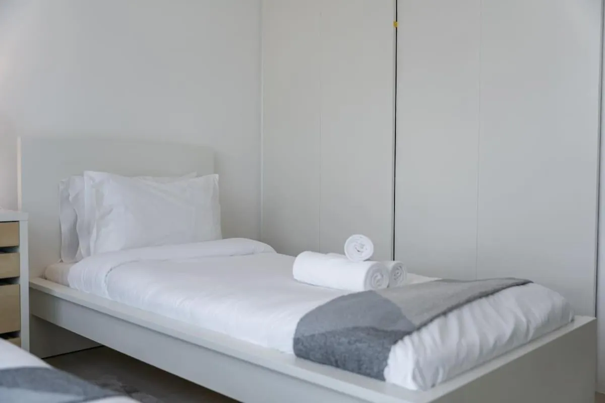 Spacious 2-Bedroom With Marina Views In Dec Tower 2 Dubai
